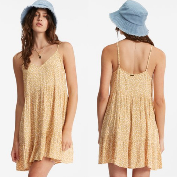 Billabong Dresses & Skirts - Billabong You Got It Tiered Crinkle Fabric Mini Dress with spaghetti straps EUC